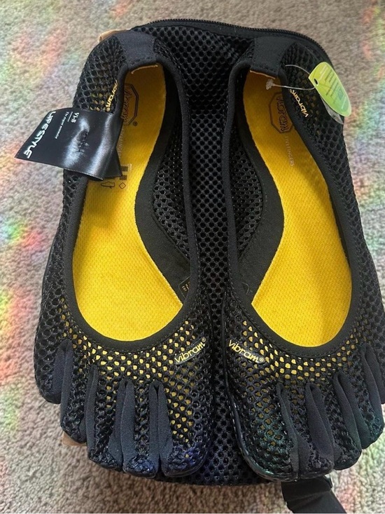 Vibram Shoes - Vibram fivefingers vi-b in black. Women’s size 42 9-9.5.